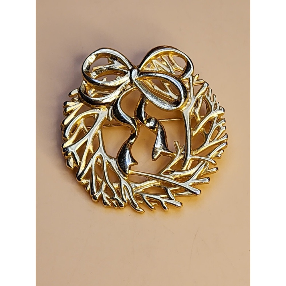 Vintage DANECRAFT Gold Plate Holiday Wreath Christmas Bow Broach Pin FREE $HIP!!